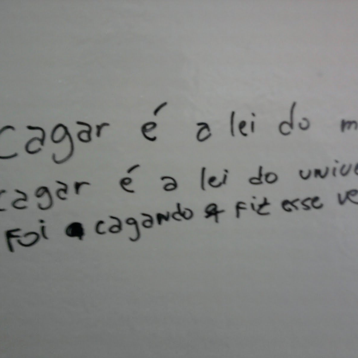 Funny and creative bathroom wall grafitti and sayings